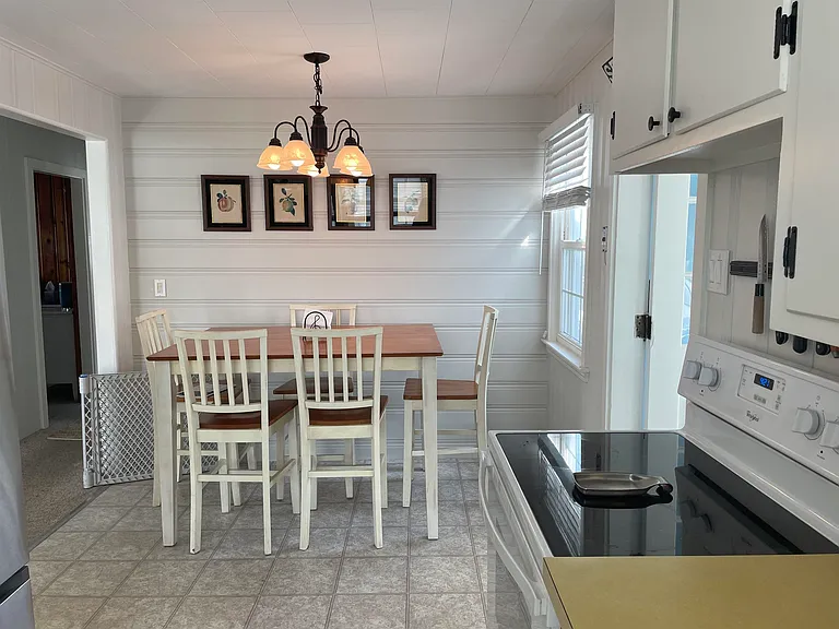 228 Bristol St — Photo 6
