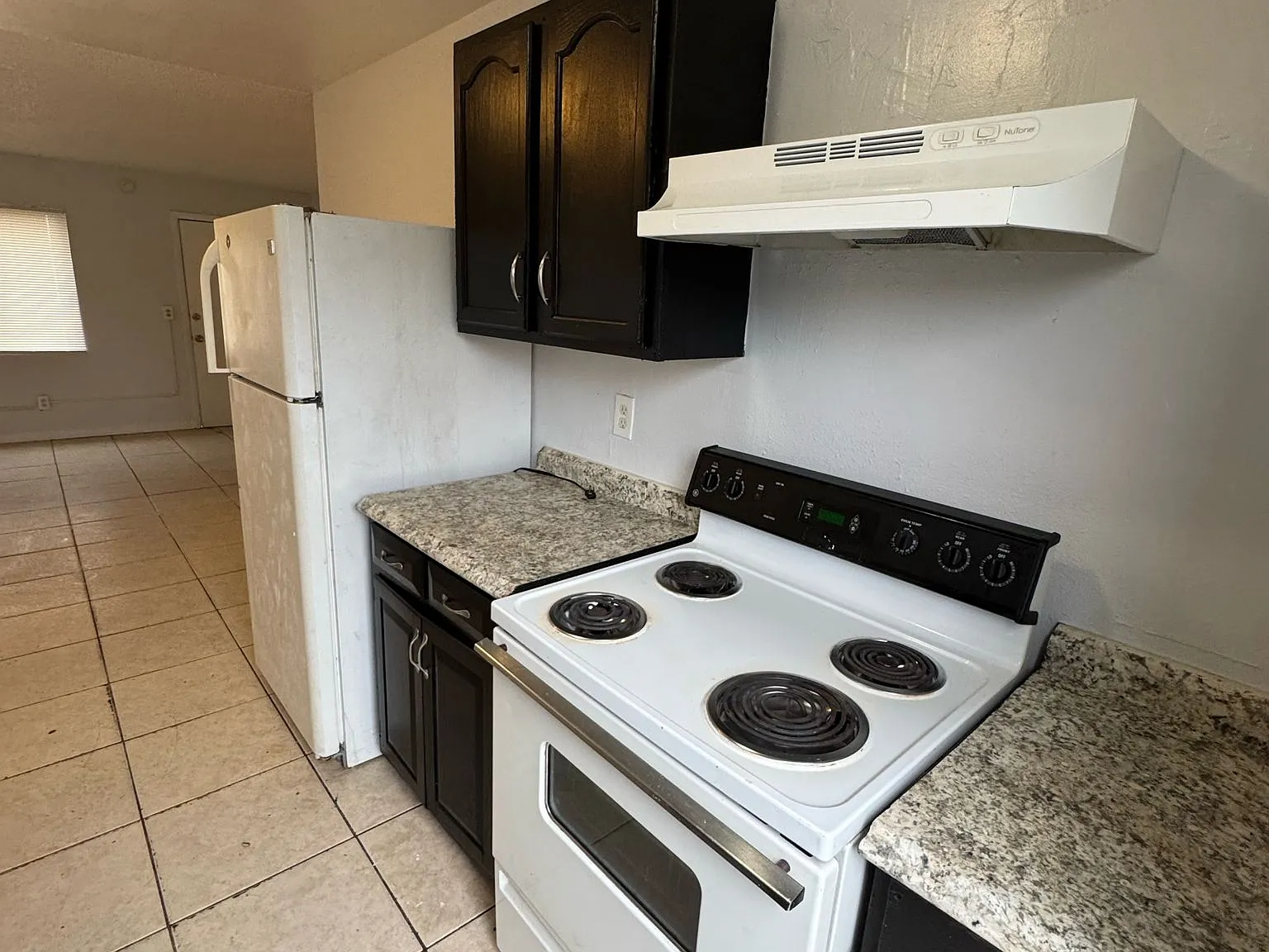 3 bed, 812 sqft, $1,300 — Photo 4