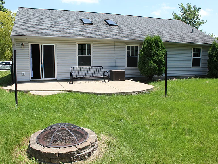 612 Woodfield Cir — Photo 16