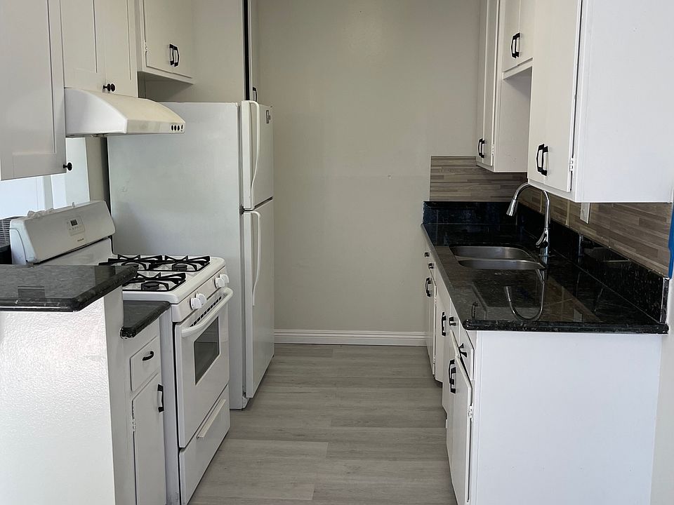 1st image of 323 W 11th St #11156715