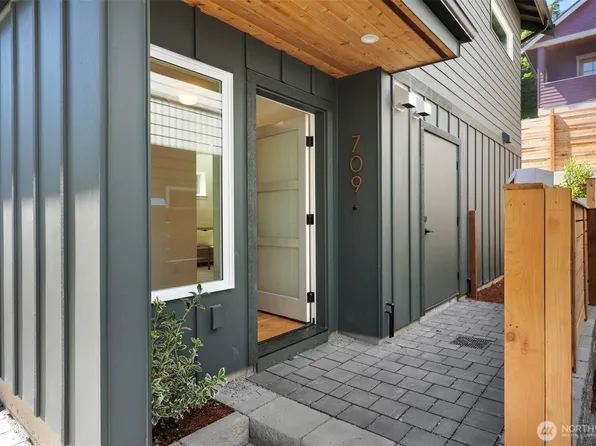 709 N 65th Street, Seattle, WA 98103