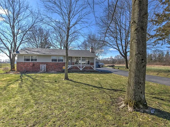 645 Elm St, Mount Zion, IL 62549