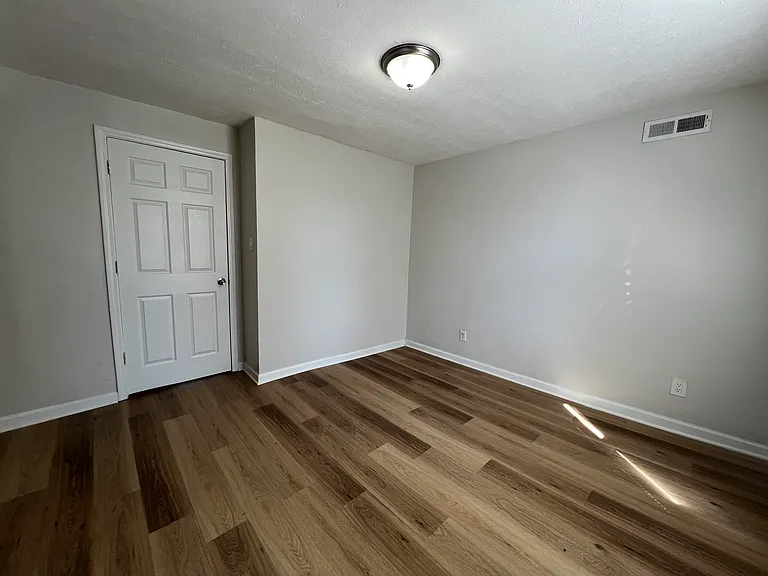 1347 N Gale St — Photo 18