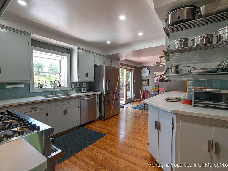 16911 Kennedy Rd — Photo 13