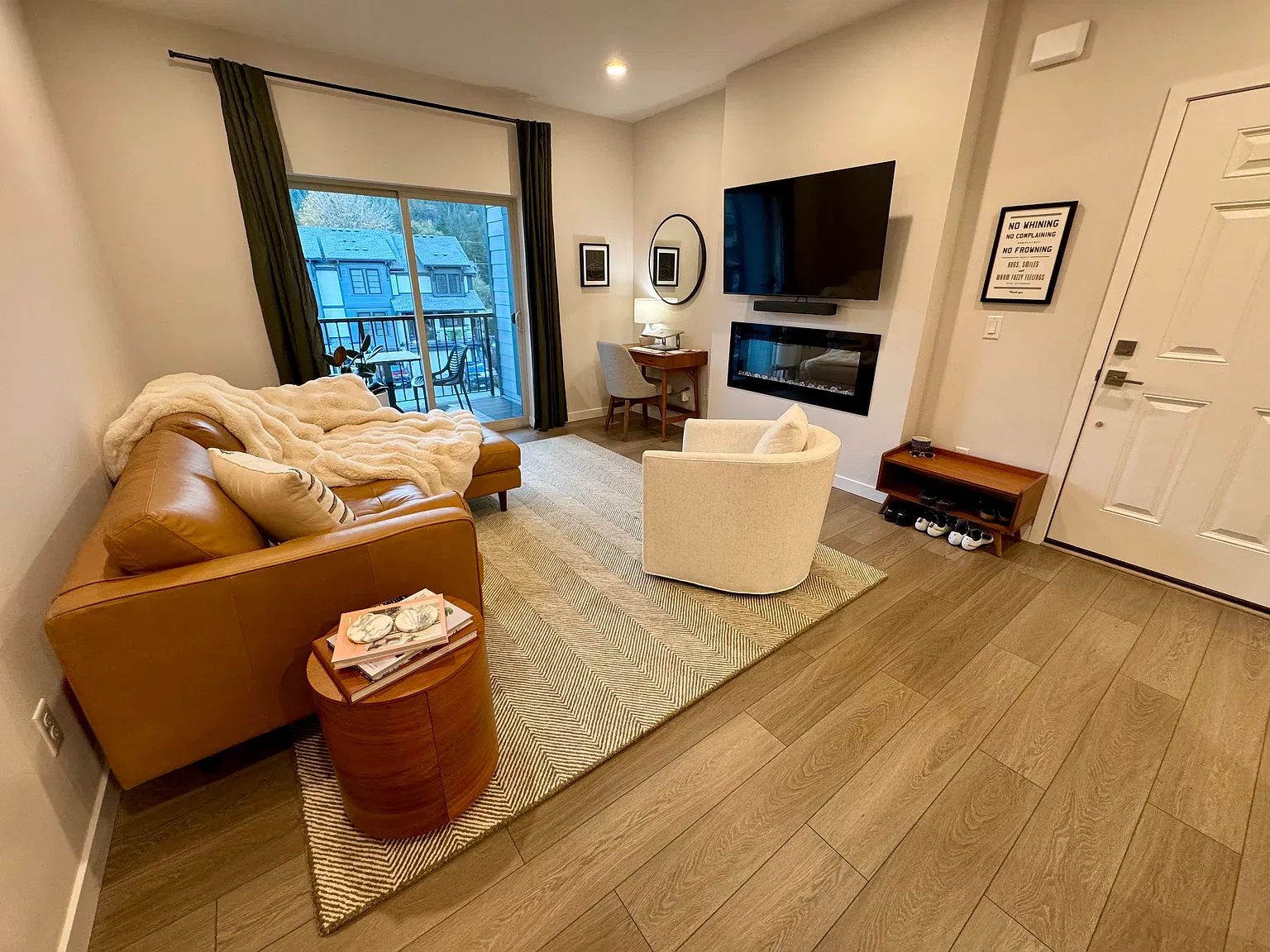 1 bed, 684 sqft, $2,700 — Photo 2
