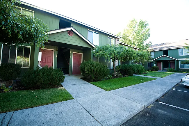 Spring Pines Apartments — Photo 5