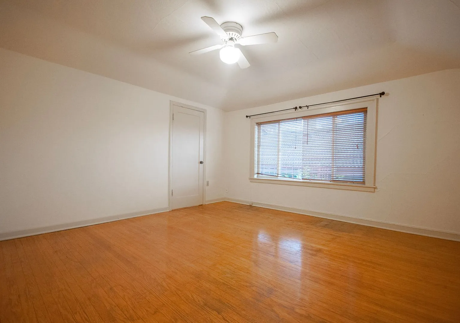 2308 Minor Ave E (112) — Photo 2