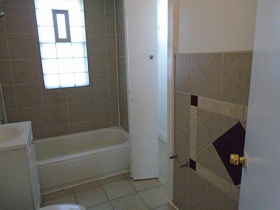 3rd image of 422 S 12th Ave
