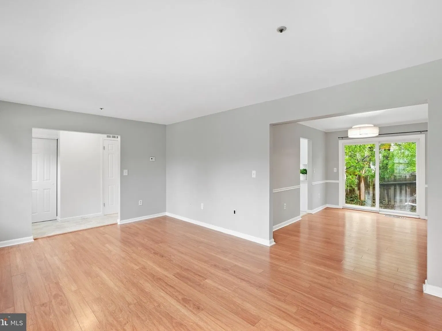 5 bed, 2028 sqft, $3,900 — Photo 4