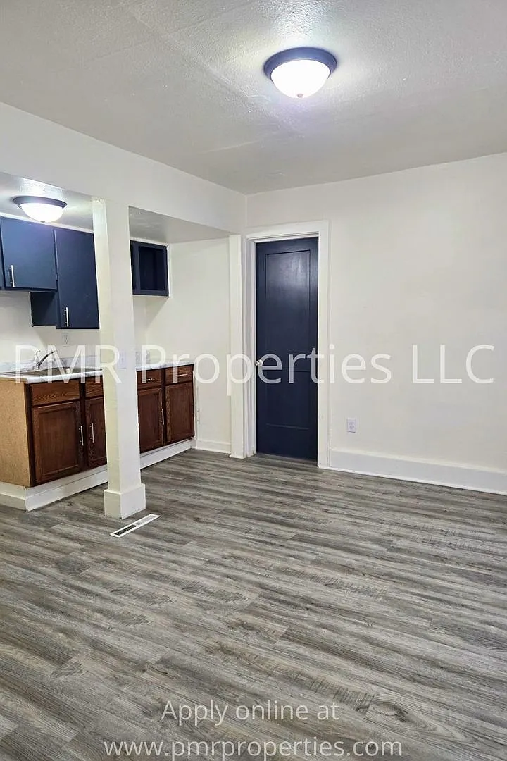 828 Ave B — Photo 2