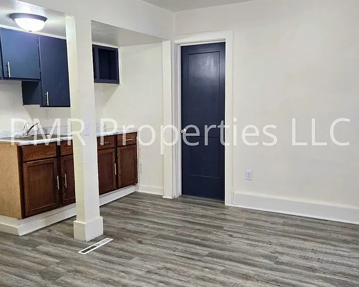828 Avenue B — Photo 7