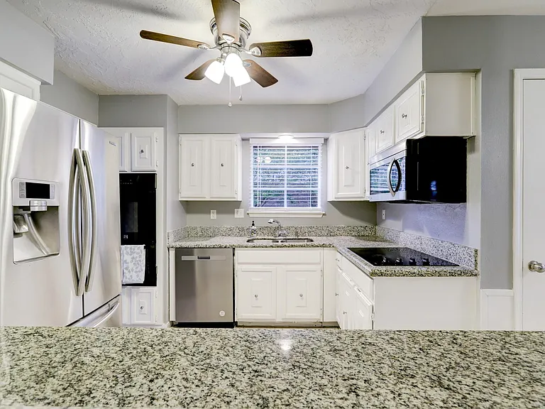 12346 Huntington Venture Dr — Photo 9