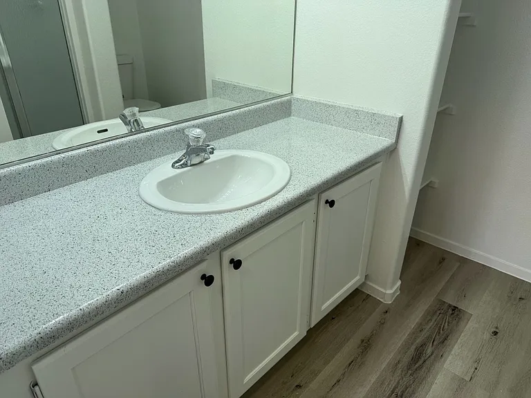 1129 Plantation Ct #0 — Photo 8