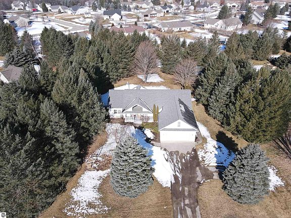 2nd image of 832 Clyde Lee Dr