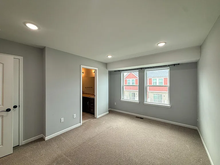 4861 Ludlow Ln — Photo 14