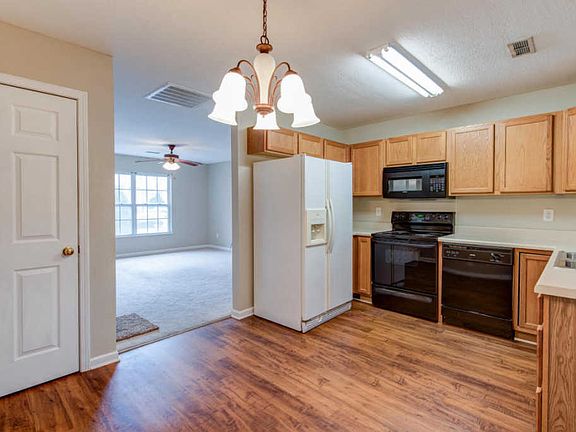 4th image of 1655 Maple View Way #18C