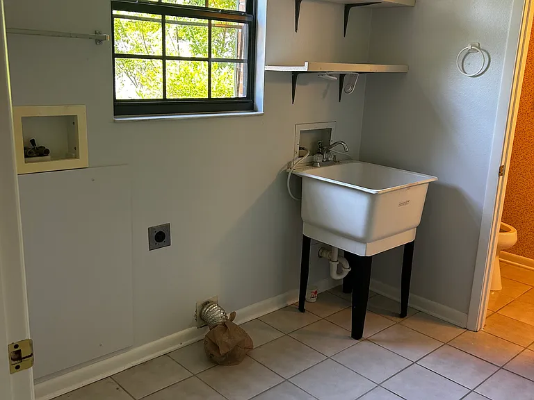 162 NW Palmetto Blvd — Photo 17
