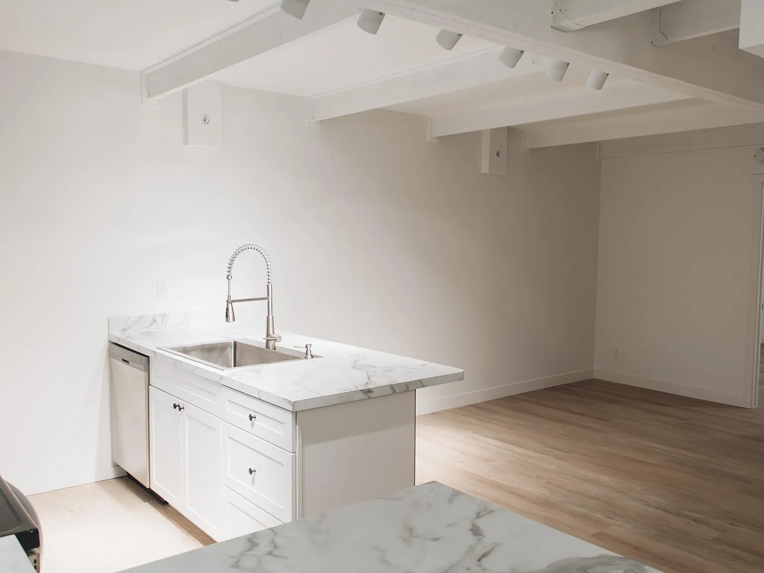 3 bed, 1100 sqft, $1,950 — Photo 3