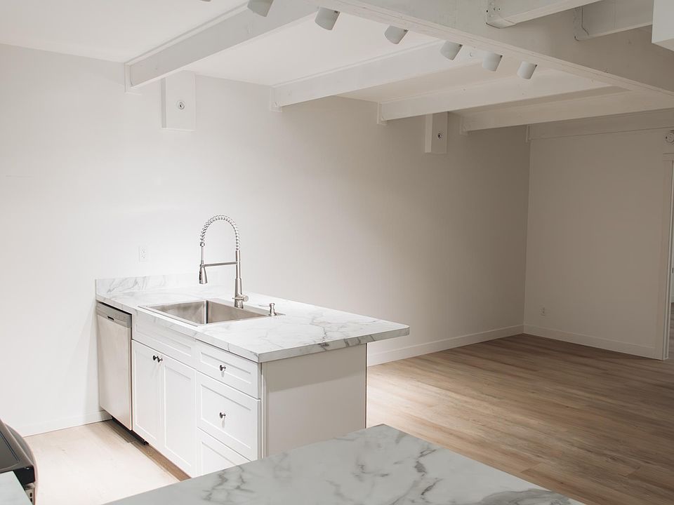 173 W 20th St Holland MI Zillow