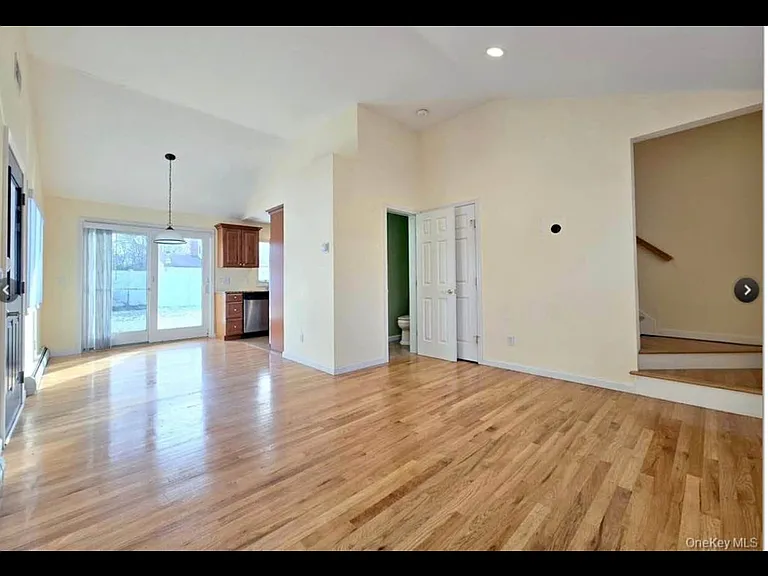 2 Franklin St — Photo 2