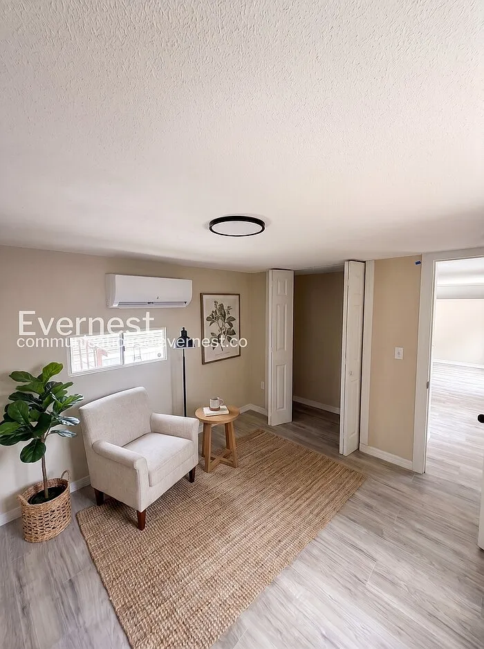 1 bed, 1.0 bath, 327 sqft, $1,375 — Photo 3