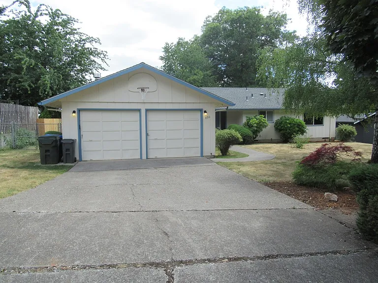 450 Lori Ave SE — Photo 1
