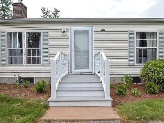 3rd image of 6804 Island Dr