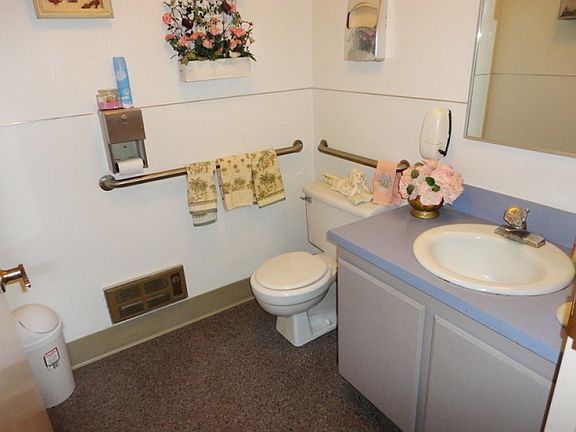 Men's half bath
