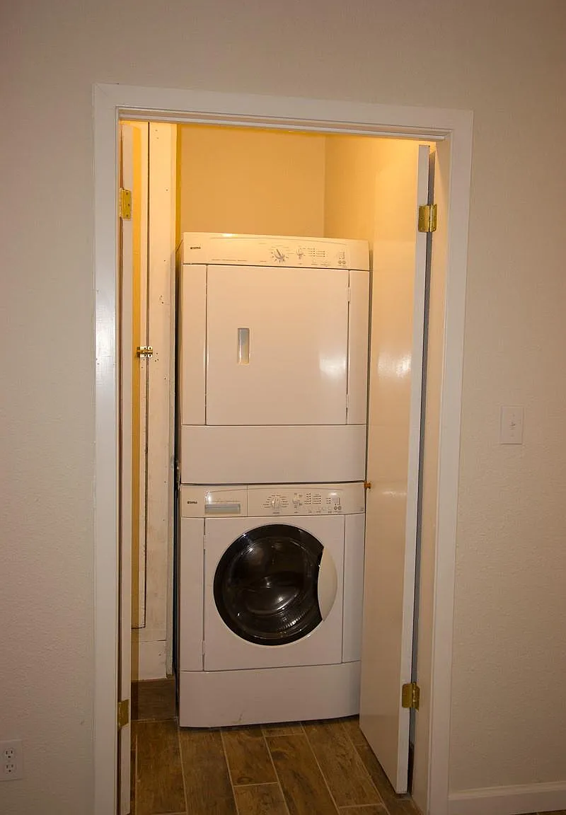 4 bed, 3.0 bath, 1269 sqft, $2,095 — Photo 3