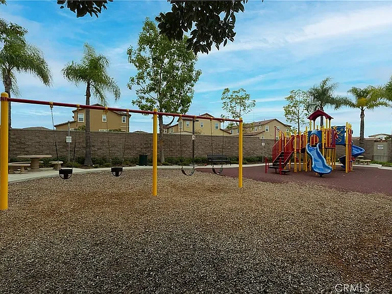 3 bed, 2007 sqft, $4,400 — Photo 4