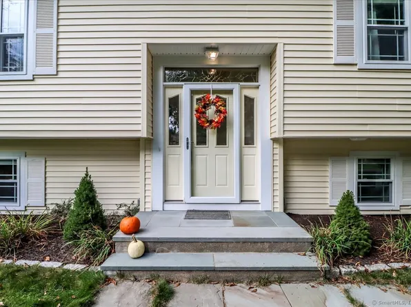 5 Brookwood Drive, Newtown, CT 06470