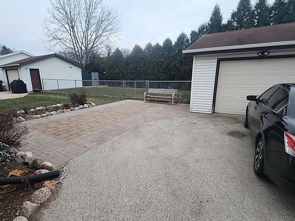 3rd image of 1555 Dover Dr