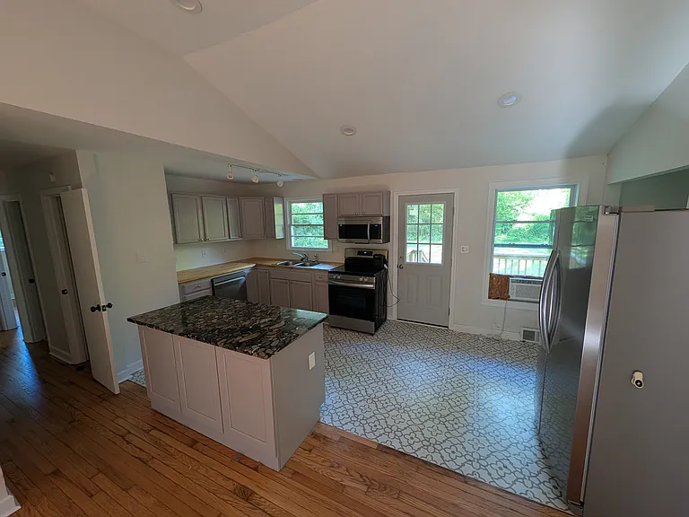 95 Blake Dr — Photo 3