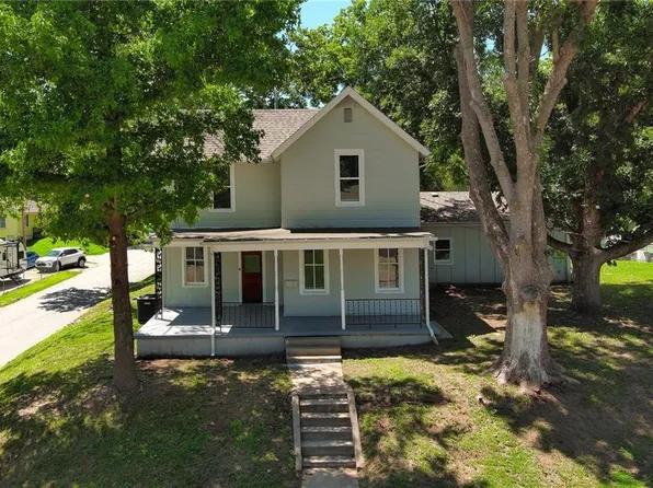1716 S 5th St, Leavenworth, KS 66048