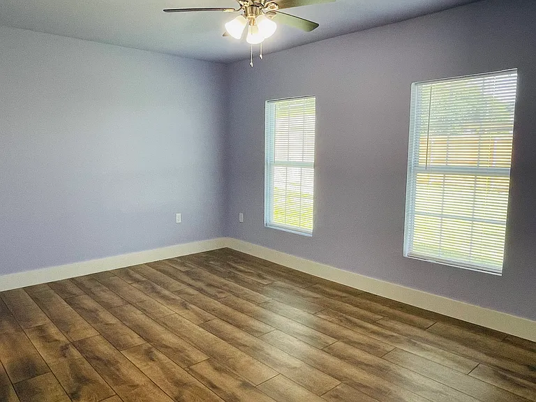 109 Lois St — Photo 10