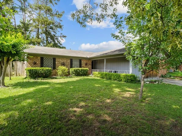 244 Hickerson Ave, Wake Village, TX 75501