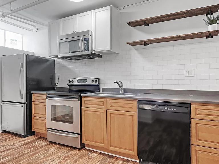 2449 Pillsbury Ave S #1 — Photo 17