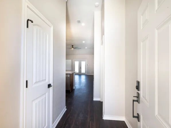 301 Navarro Way, Seguin, TX 78155
