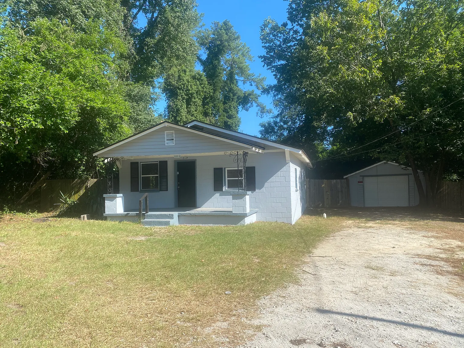 3 bed, 850 sqft, $1,200 — Photo 1