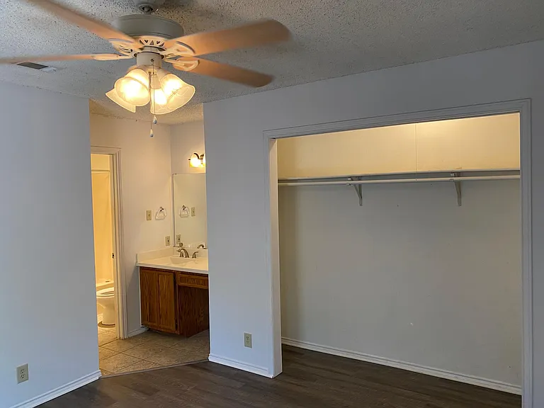 904 King Albert St #B — Photo 11
