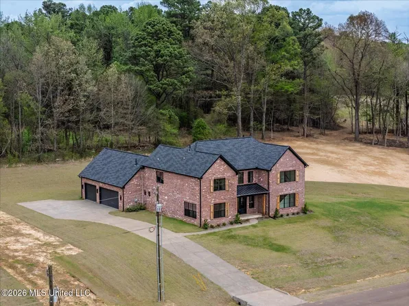 1474 Tributary Dr, Hernando, MS 38632