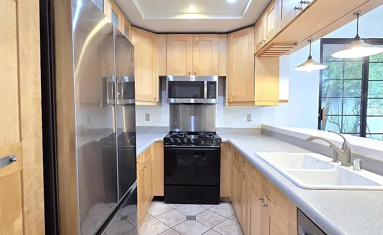 235 S Holliston Ave #113 — Photo 5