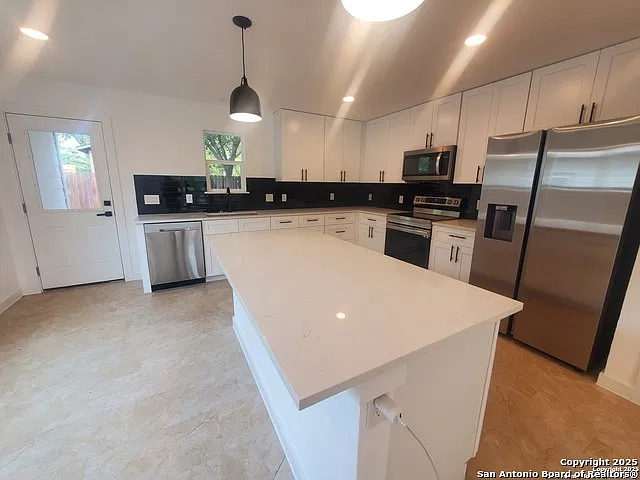3 bed, 2.5 bath, 1566 sqft, $1,700 — Photo 4