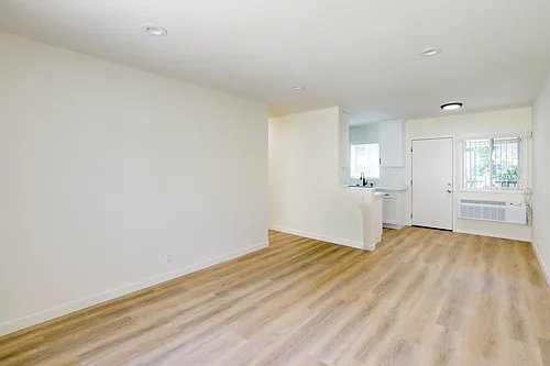 212 W Elk Ave Photo 1