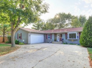 1817 Stratford Dr, Champaign, IL