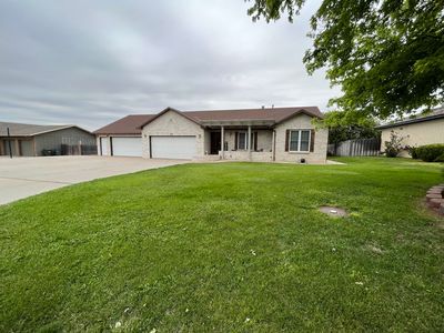 1410 Circle Lake Dr, Dodge City, KS, 67801