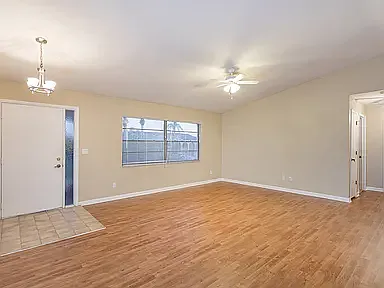 907 Eagle Ln — Photo 6