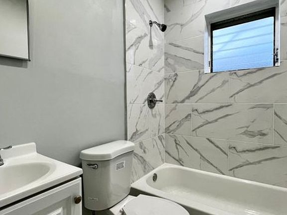 3rd image of 813 NW 7th St APT 1