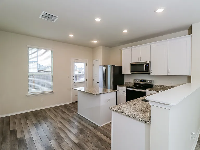 The Corridor at Sunset Oaks Rental Homes — Photo 18