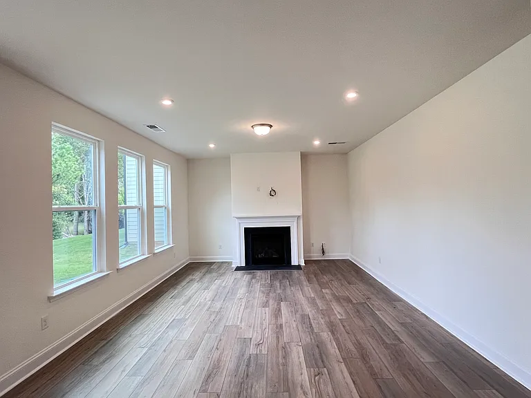 1503 Cedar Tree Dr — Photo 4